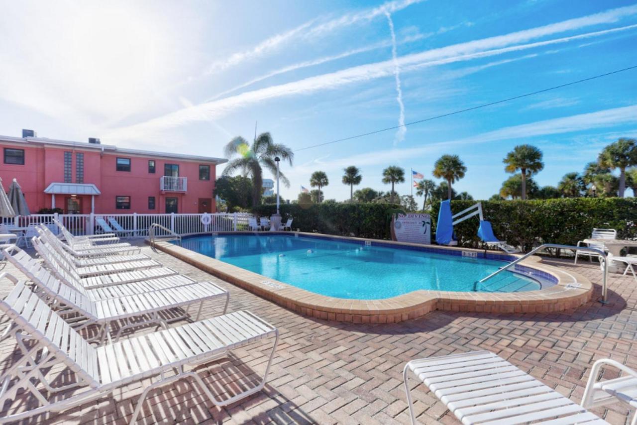 Gulf Winds Resort By Travel Resort Services St. Pete Beach Exterior photo